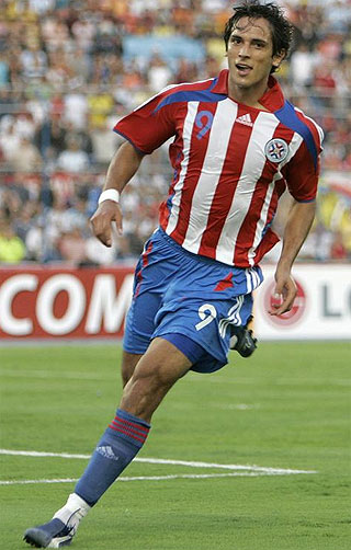Paraguay striker Roque Santa Cruz will be needed on the counter attack against Spain on Saturday